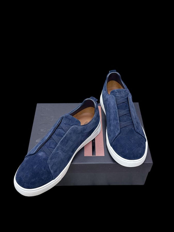 Zegna Triple Stitch Gamuza – Azul Marino (suela blanca)